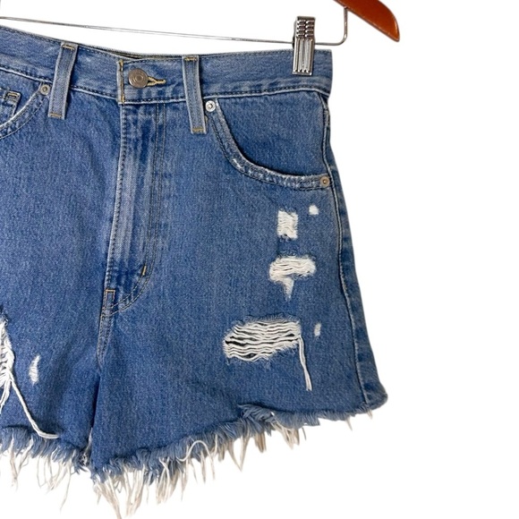 Levi's Women's High Waisted Mom Shorts- Distressed Medium Wash- Size 25 - Picture 6 of 14
